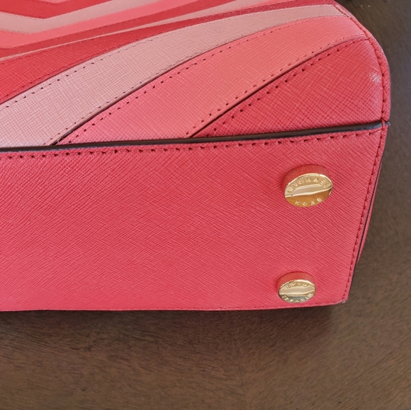 Authentic Michael Kors Chevron handbag. - Picture 7 of 7